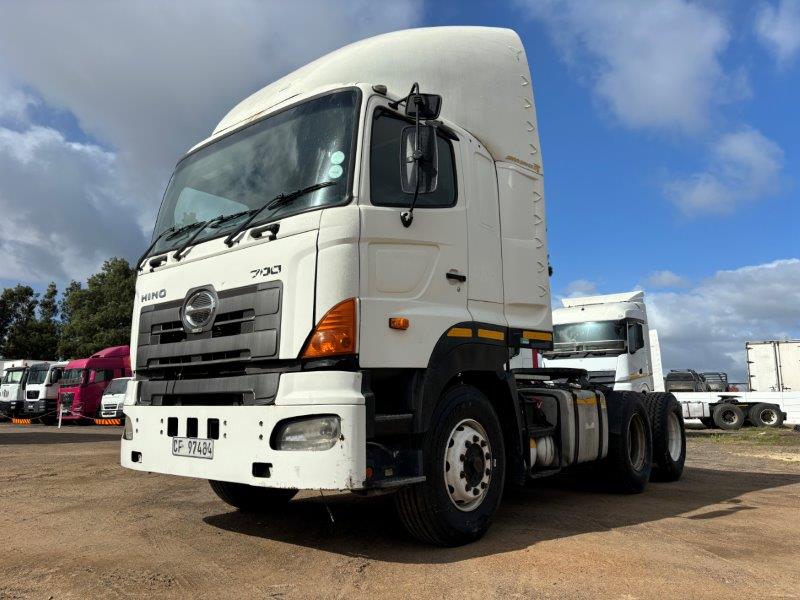 2015 Hino 2845 6x4 T/T